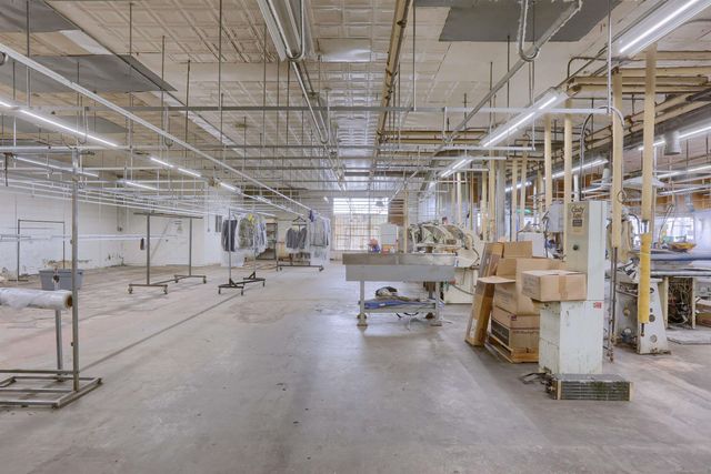 2854 E 7 Mile Road, Detroit, MI 48234