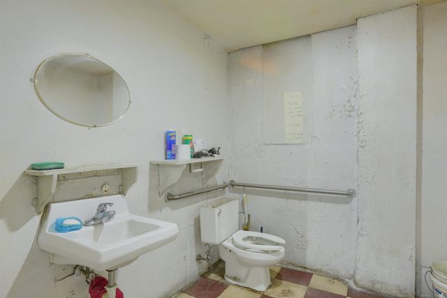 2854 E 7 Mile Road, Detroit, MI 48234