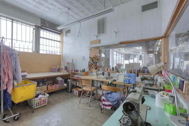 2854 E 7 Mile Road, Detroit, MI 48234