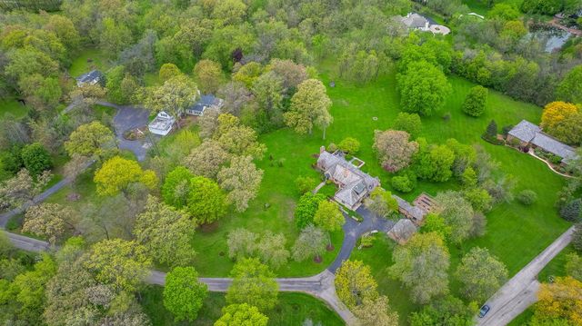 33W480 Thorncroft Drive, Wayne, IL 60184