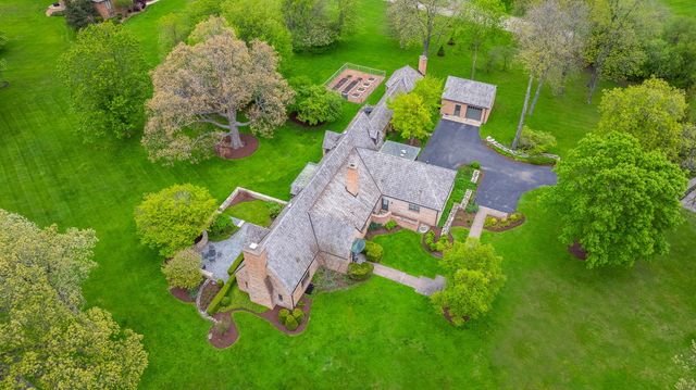 33W480 Thorncroft Drive, Wayne, IL 60184