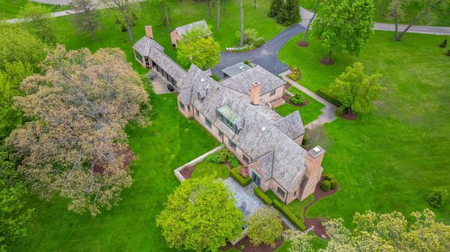 33W480 Thorncroft Drive, Wayne, IL 60184