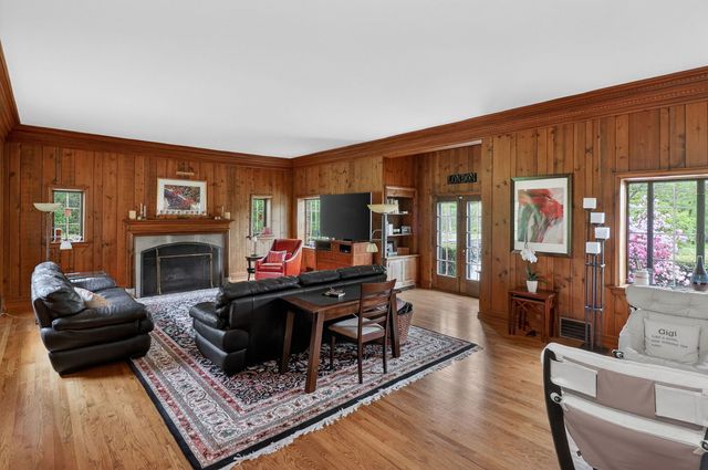33W480 Thorncroft Drive, Wayne, IL 60184