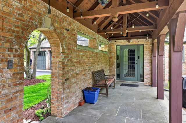 33W480 Thorncroft Drive, Wayne, IL 60184