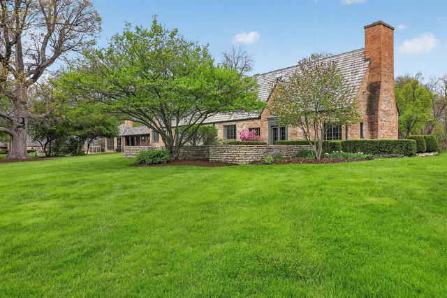 33W480 Thorncroft Drive, Wayne, IL 60184