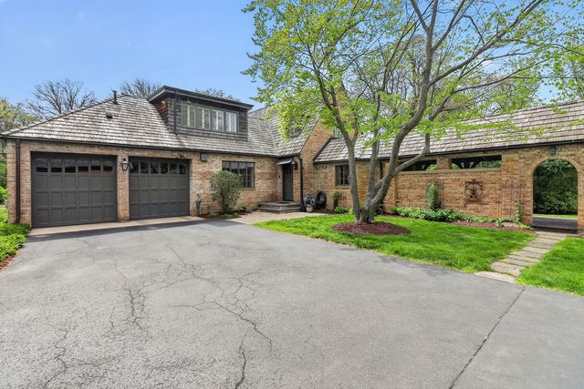 33W480 Thorncroft Drive, Wayne, IL 60184