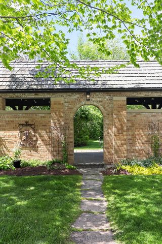 33W480 Thorncroft Drive, Wayne, IL 60184