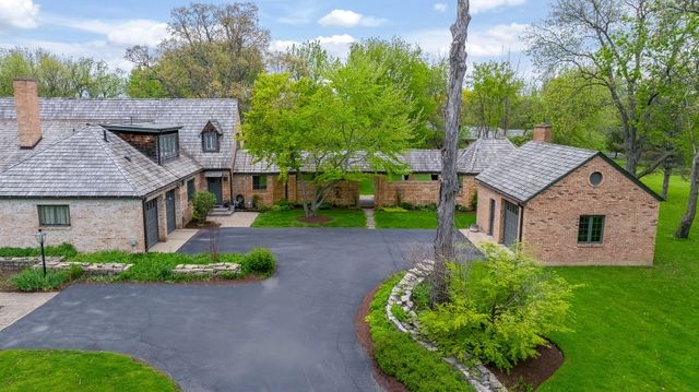 33W480 Thorncroft Drive, Wayne, IL 60184