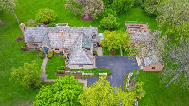 33W480 Thorncroft Drive, Wayne, IL 60184