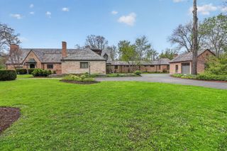 33W480 Thorncroft Drive, Wayne, IL 60184