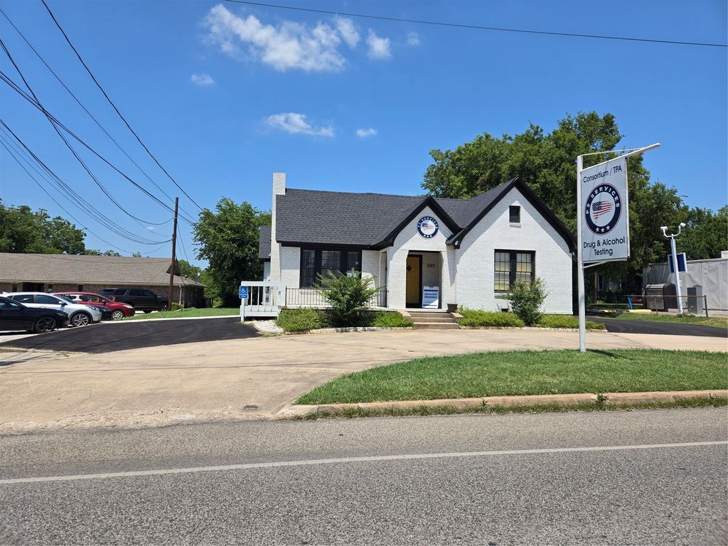 1023 E California Street, Gainesville, TX 76240