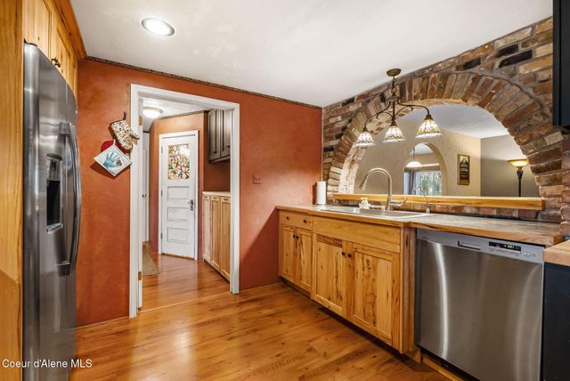 966 N Kootenai Rd, Sandpoint, ID 83864