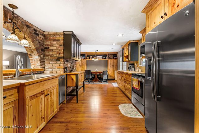 966 N Kootenai Rd, Sandpoint, ID 83864