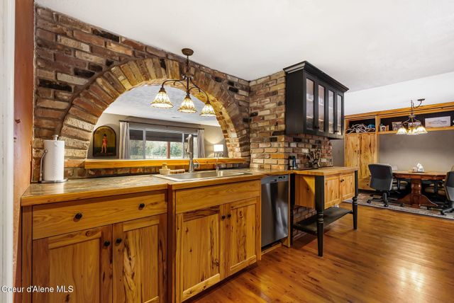 966 N Kootenai Rd, Sandpoint, ID 83864