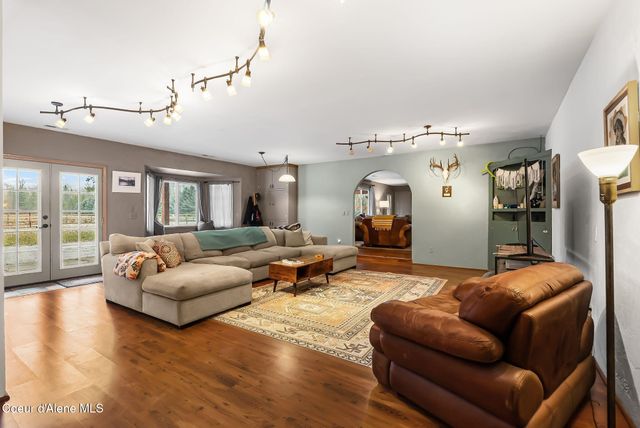 966 N Kootenai Rd, Sandpoint, ID 83864