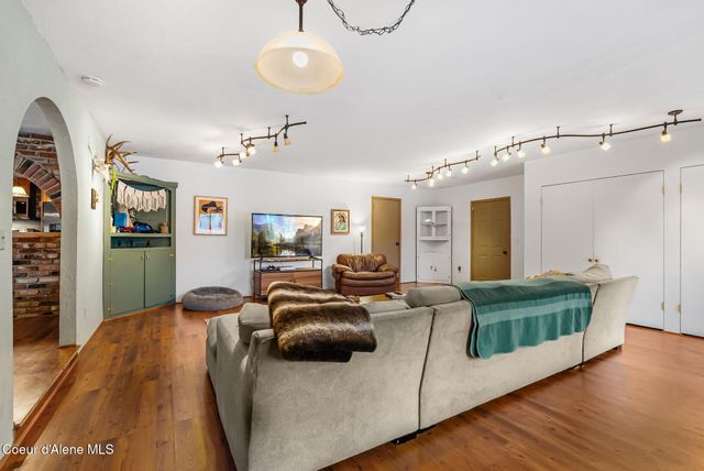 966 N Kootenai Rd, Sandpoint, ID 83864