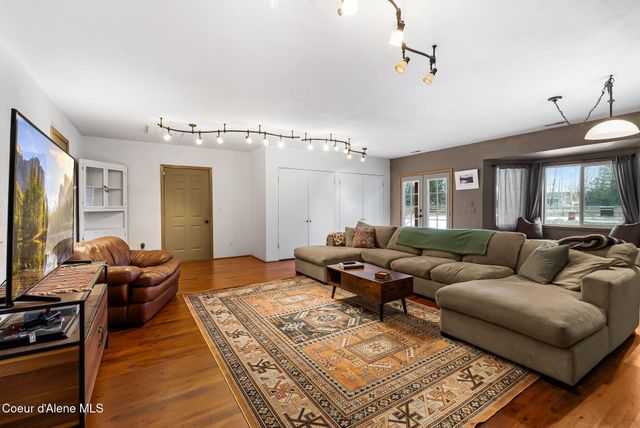 966 N Kootenai Rd, Sandpoint, ID 83864