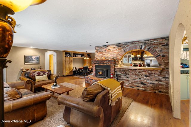 966 N Kootenai Rd, Sandpoint, ID 83864