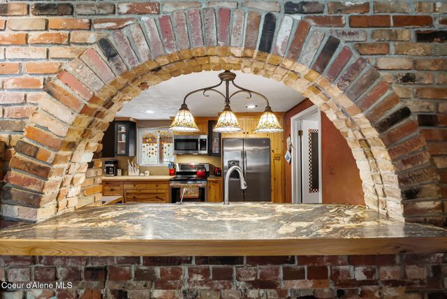 966 N Kootenai Rd, Sandpoint, ID 83864