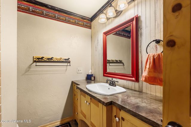 966 N Kootenai Rd, Sandpoint, ID 83864