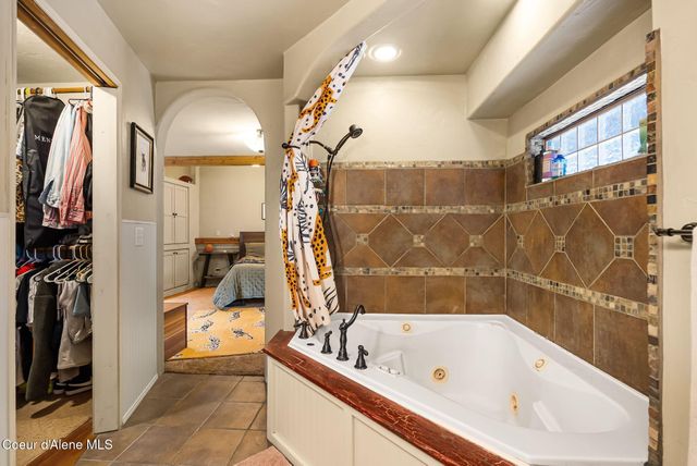 966 N Kootenai Rd, Sandpoint, ID 83864