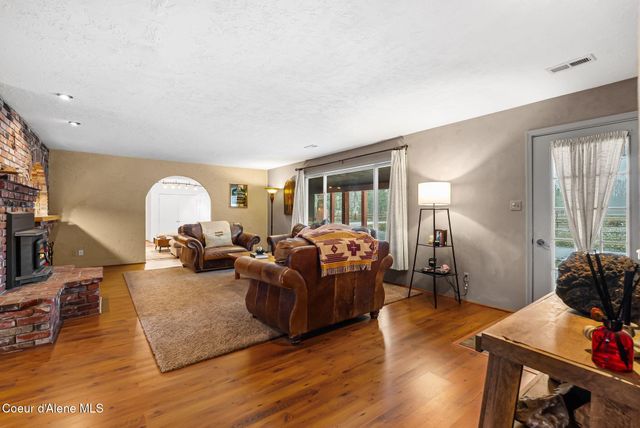 966 N Kootenai Rd, Sandpoint, ID 83864