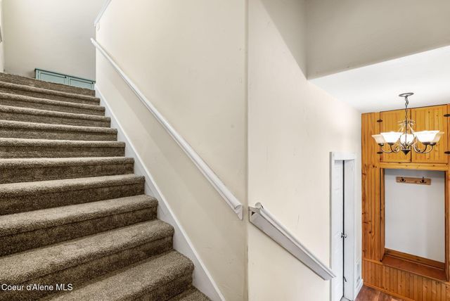 966 N Kootenai Rd, Sandpoint, ID 83864