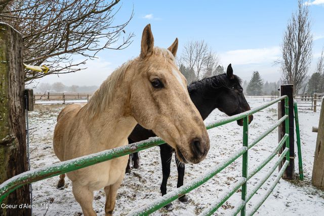 966 N Kootenai Rd, Sandpoint, ID 83864