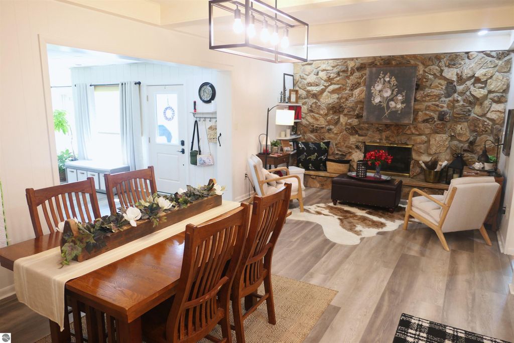 Image 11 of property listing at 1006 Falkirk Road, Alma, MI 48801