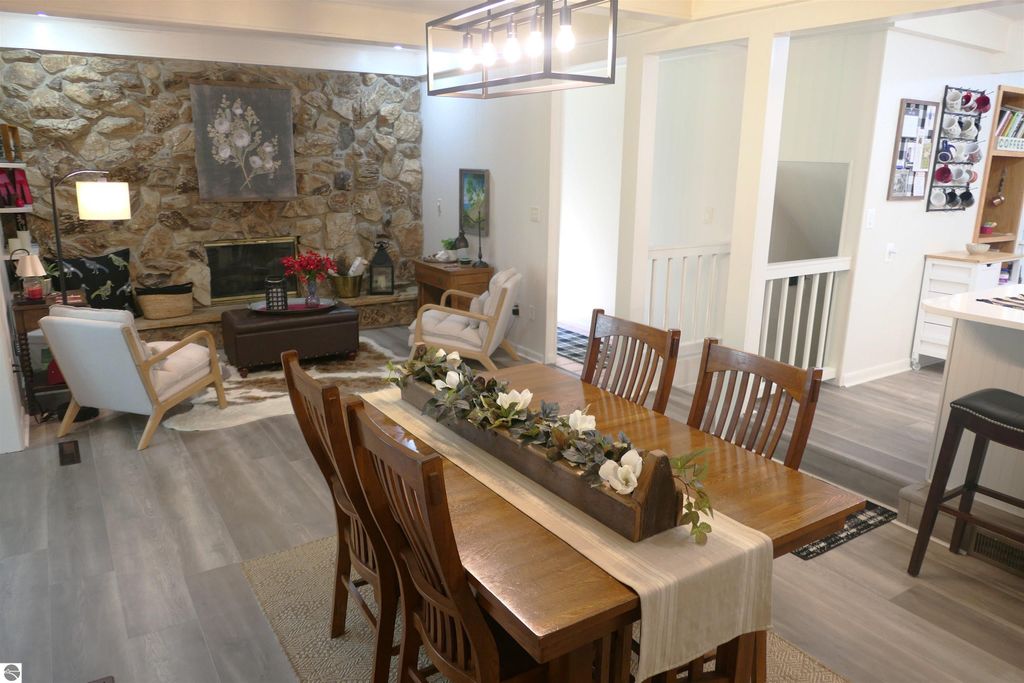 Image 12 of property listing at 1006 Falkirk Road, Alma, MI 48801