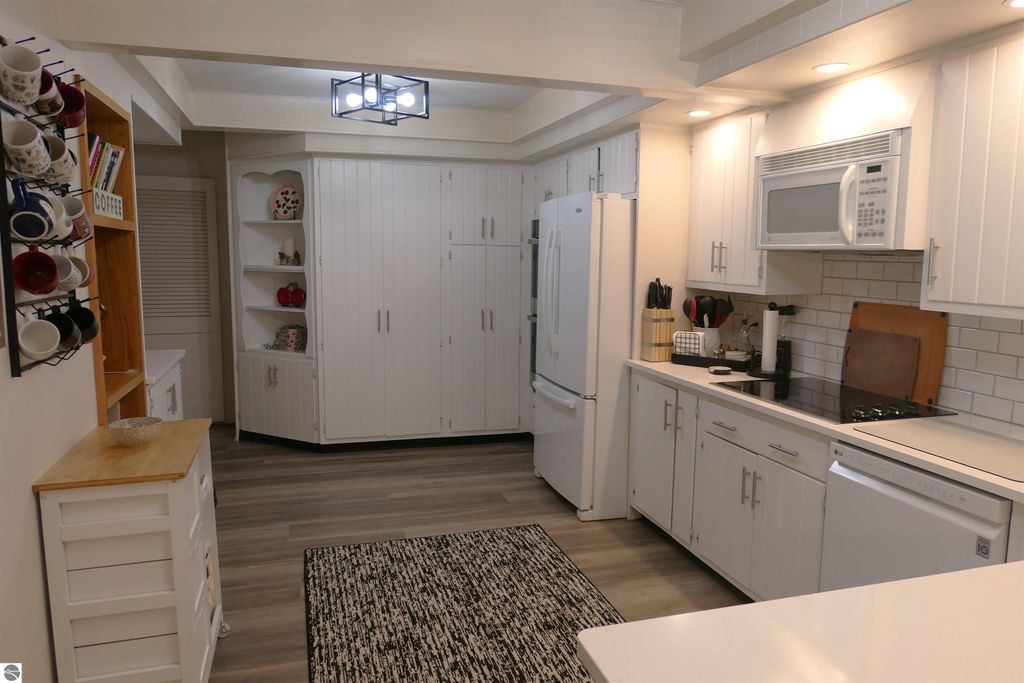 Image 16 of property listing at 1006 Falkirk Road, Alma, MI 48801
