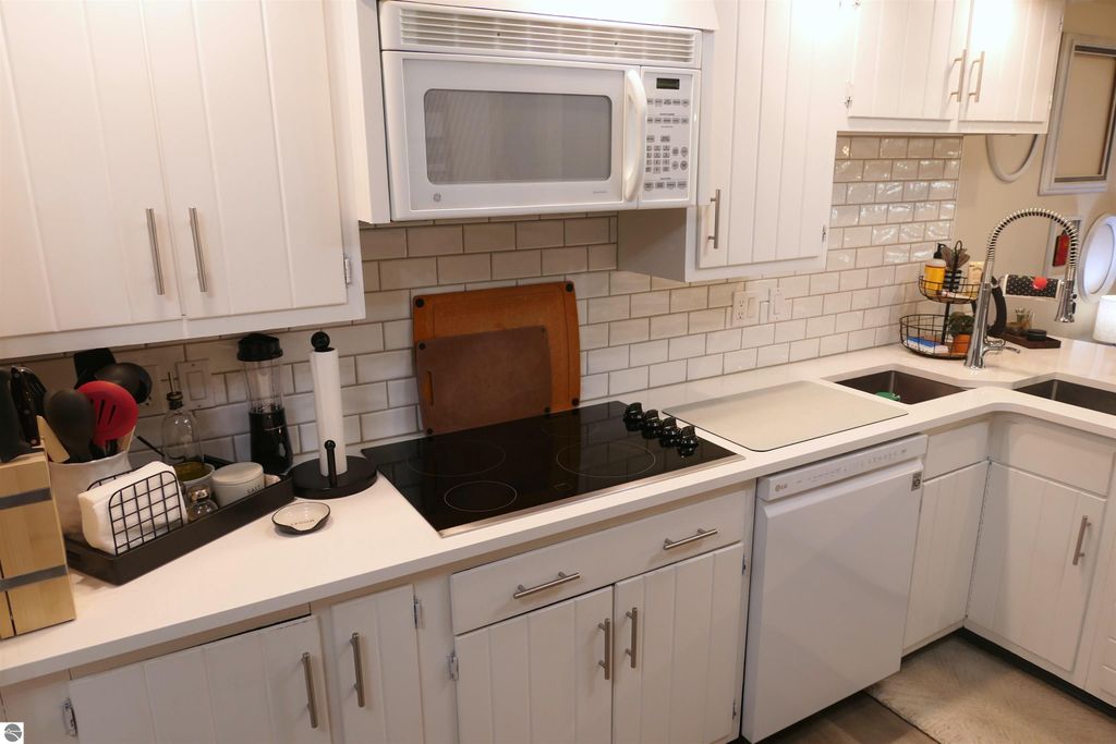 Image 19 of property listing at 1006 Falkirk Road, Alma, MI 48801