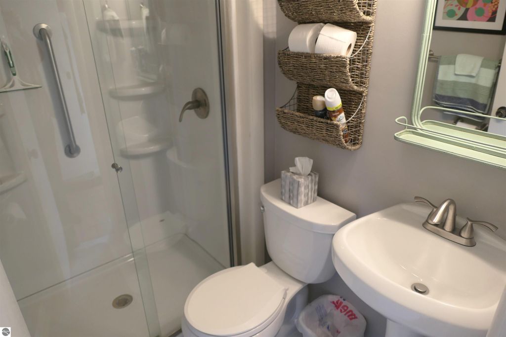 Image 37 of property listing at 1006 Falkirk Road, Alma, MI 48801