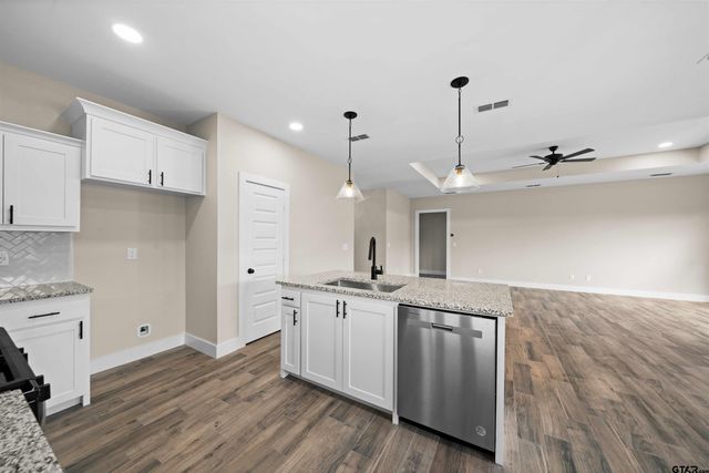 16221 Crossing Circle, Lindale, TX 75771