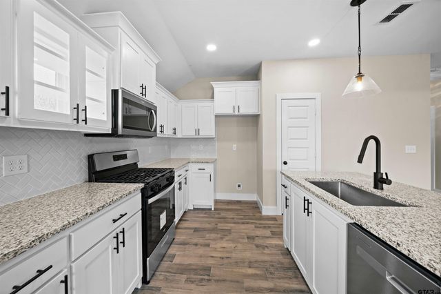 16221 Crossing Circle, Lindale, TX 75771