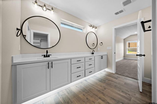 16221 Crossing Circle, Lindale, TX 75771