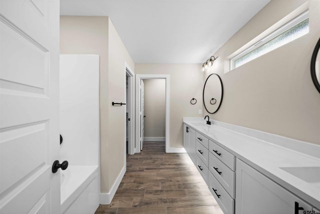 16221 Crossing Circle, Lindale, TX 75771