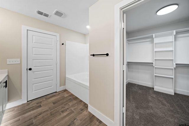 16221 Crossing Circle, Lindale, TX 75771