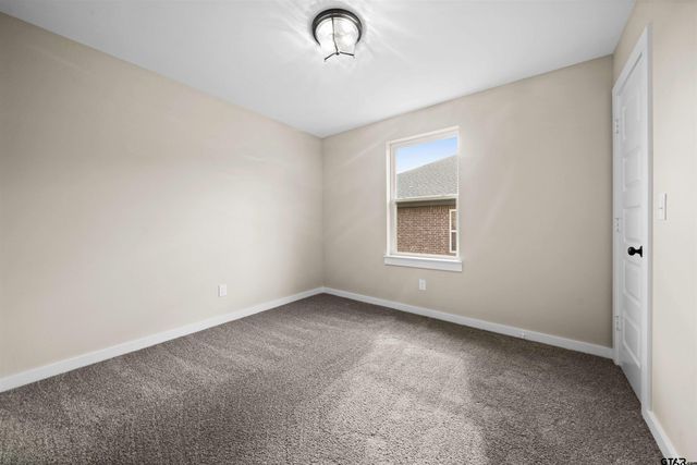 16221 Crossing Circle, Lindale, TX 75771