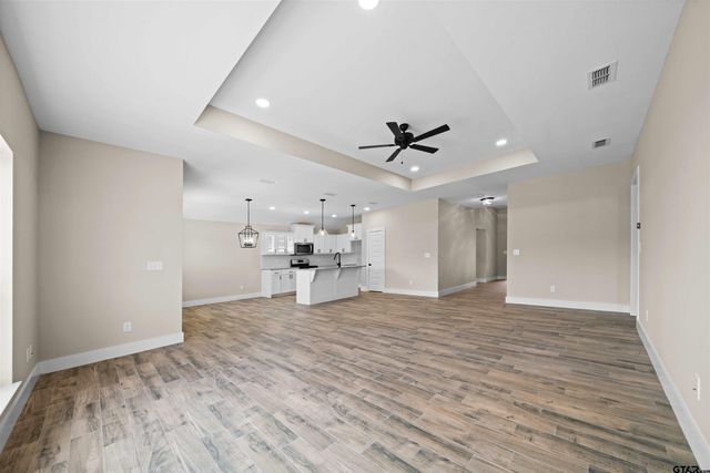 16221 Crossing Circle, Lindale, TX 75771