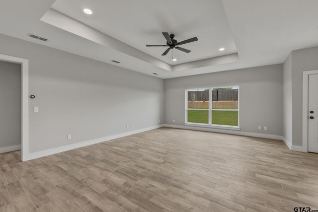 16221 Crossing Circle, Lindale, TX 75771