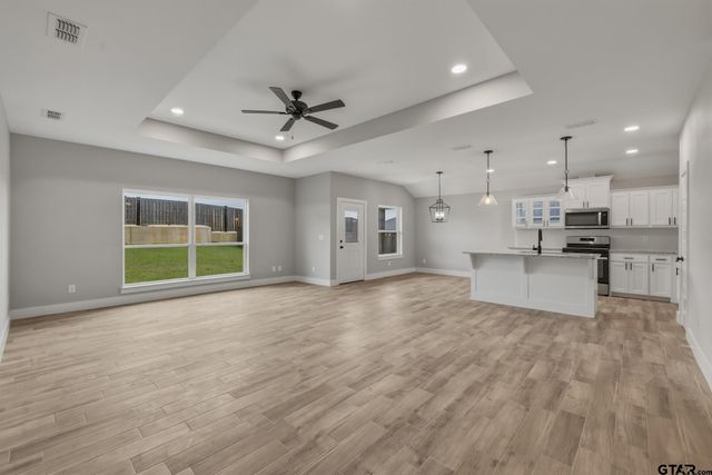 16221 Crossing Circle, Lindale, TX 75771