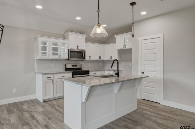 16221 Crossing Circle, Lindale, TX 75771