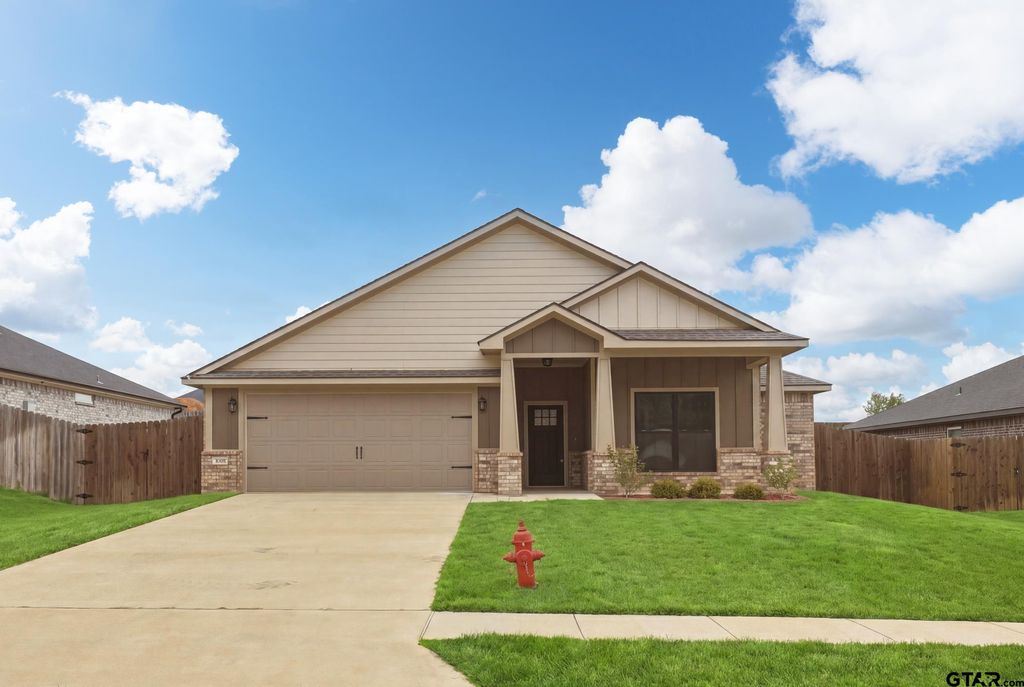 16221 Crossing Circle, Lindale, TX 75771