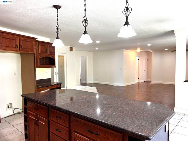 1147 Lomitas Ave, Livermore, CA 94550