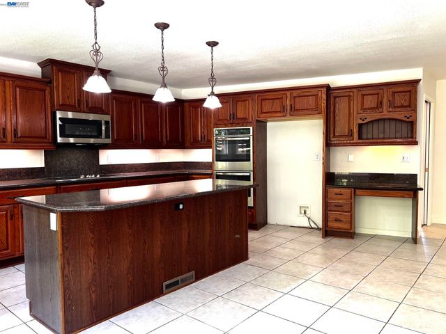 1147 Lomitas Ave, Livermore, CA 94550