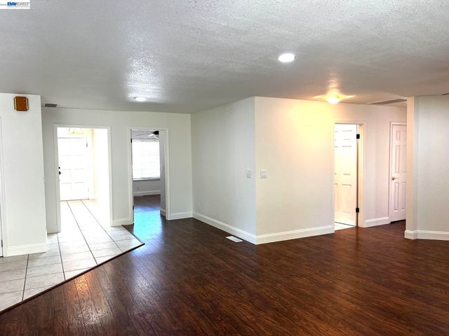 1147 Lomitas Ave, Livermore, CA 94550
