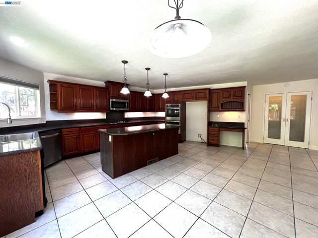 1147 Lomitas Ave, Livermore, CA 94550