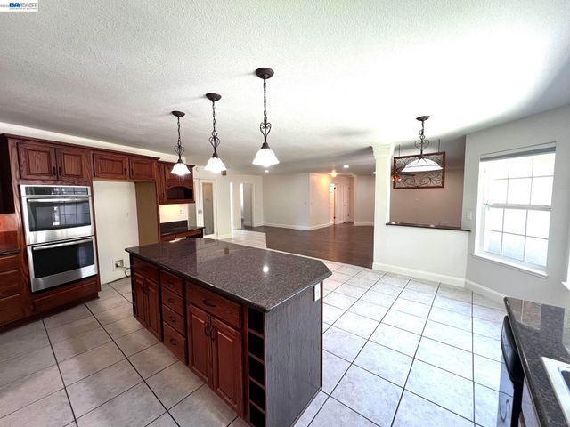 1147 Lomitas Ave, Livermore, CA 94550