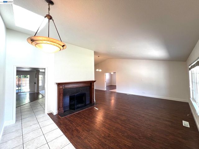 1147 Lomitas Ave, Livermore, CA 94550